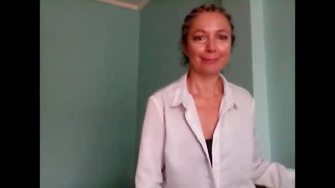 Snapshot of valleriwind chatting on February 18, 12:48 am ValleriWind online show from February 18, 12:48 am