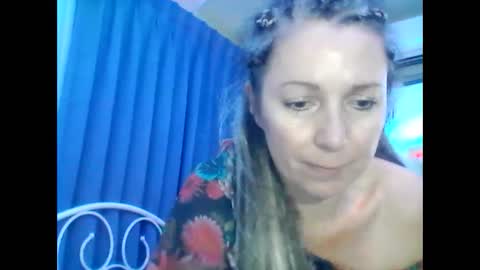 Snapshot of valleriwind chatting on January 25, 6:34 am ValleriWind online show from January 25, 6:34 am