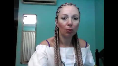 Snapshot of valleriwind chatting on February 6, 10:10 pm ValleriWind online show from February 6, 10:10 pm