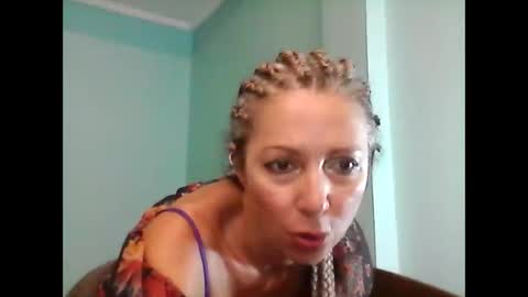 Snapshot of valleriwind chatting on February 19, 9:28 am ValleriWind online show from February 19, 9:28 am