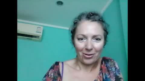 Snapshot of valleriwind chatting on February 4, 5:21 am ValleriWind online show from February 4, 5:21 am