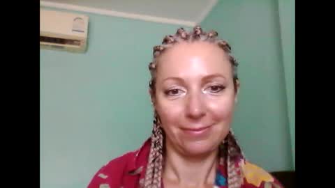 Snapshot of valleriwind chatting on February 11, 4:11 am ValleriWind online show from February 11, 4:11 am