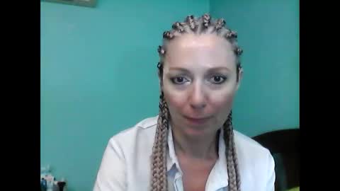 Snapshot of valleriwind chatting on February 7, 1:15 am ValleriWind online show from February 7, 1:15 am