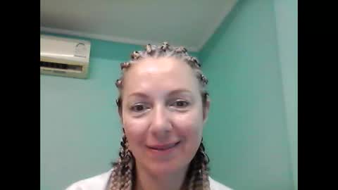 Snapshot of valleriwind chatting on February 12, 9:22 pm ValleriWind online show from February 12, 9:22 pm