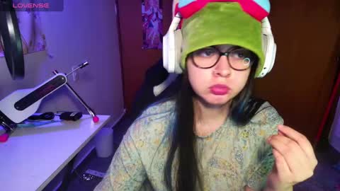Snapshot of vallolet1_ chatting on January 23, 11:36 pm Im Violet online show from January 23, 11:36 pm