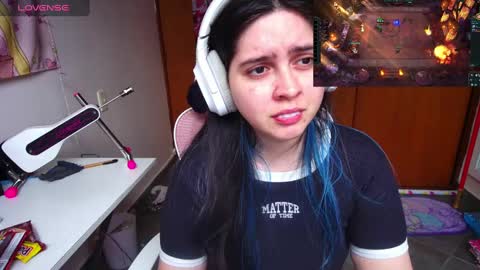Snapshot of vallolet1_ chatting on February 9, 4:40 pm Im Violet online show from February 9, 4:40 pm