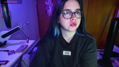 Snapshot of vallolet1_ chatting on February 21, 11:01 am Im Violet online show from February 21, 11:01 am