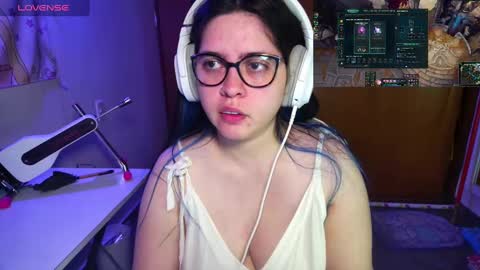 Snapshot of vallolet1_ chatting on February 8, 7:59 am Im Violet online show from February 8, 7:59 am