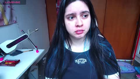 Snapshot of vallolet1_ chatting on February 9, 1:35 pm Im Violet online show from February 9, 1:35 pm
