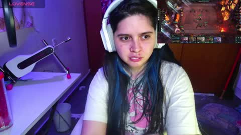 Snapshot of vallolet1_ chatting on January 30, 2:06 am Im Violet online show from January 30, 2:06 am