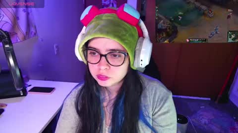 Snapshot of vallolet1_ chatting on January 23, 2:23 am Im Violet online show from January 23, 2:23 am