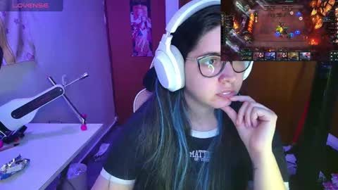Snapshot of vallolet1_ chatting on February 25, 11:04 pm Im Violet online show from February 25, 11:04 pm