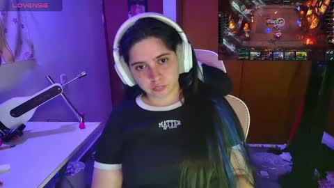 Snapshot of vallolet1_ chatting on February 26, 2:08 am Im Violet online show from February 26, 2:08 am