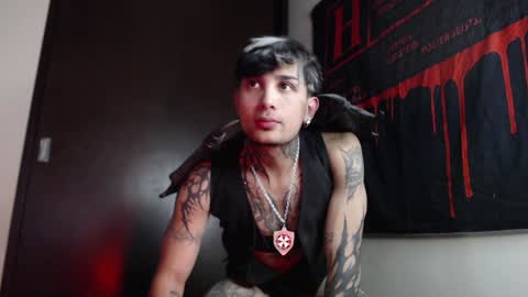 Snapshot of vampiredavyd chatting on January 28, 12:36 am david guzman i model independenthelp me with a thumbs up online show from January 28, 12:36 am