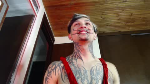 Snapshot of vampiredavyd chatting on January 23, 12:25 am david guzman i model independenthelp me with a thumbs up online show from January 23, 12:25 am