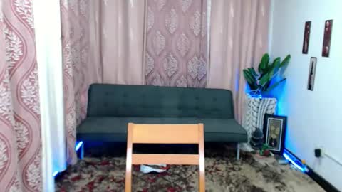 Snapshot of vampy_ebony_laxine chatting on September 15, 1:07 am vampy_ebony_laxine online show from September 15, 1:07 am
