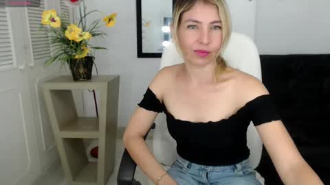 vanessa_21__ online show from September 25, 11:01 pm