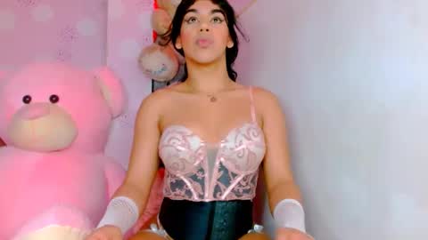 Snapshot of vanessa_brett_1 chatting on December 5, 5:43 am vanessa online show from December 5, 5:43 am