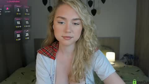 Snapshot of vanessa_maes chatting on September 9, 9:04 pm Vanessa Maes online show from September 9, 9:04 pm
