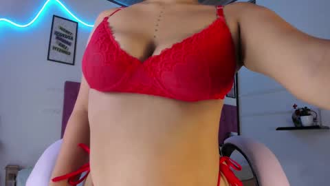 Snapshot of vanessa_tasty chatting on February 25, 2:36 am kamila online show from February 25, 2:36 am