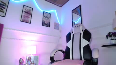 Snapshot of vanessa_tasty chatting on December 5, 10:50 pm kamila online show from December 5, 10:50 pm