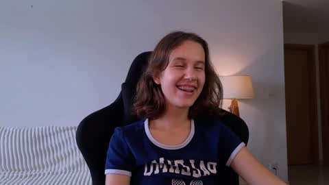 Snapshot of vanessabayer chatting on December 13, 1:48 am vanessa online show from December 13, 1:48 am