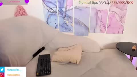 Snapshot of vanessafox__ chatting on March 2, 12:54 pm V online show from March 2, 12:54 pm