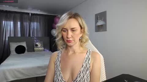 Snapshot of vanessakleiner chatting on March 1, 11:50 am Vanessa online show from March 1, 11:50 am