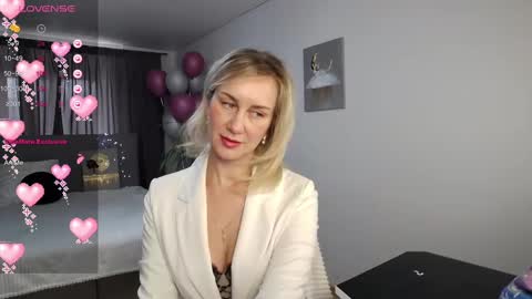 Snapshot of vanessakleiner chatting on March 11, 7:03 am Vanessa online show from March 11, 7:03 am