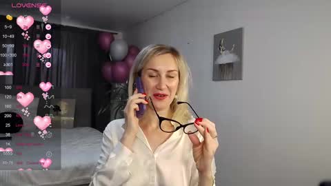 Snapshot of vanessakleiner chatting on March 5, 6:23 am Vanessa online show from March 5, 6:23 am