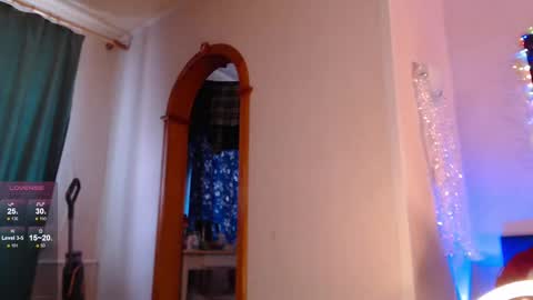 Snapshot of vanessalincum chatting on February 17, 12:16 pm Vanessa follow me - I will answer you there at any time online show from February 17, 12:16 pm