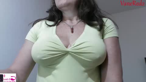Snapshot of vanessared2 chatting on February 11, 10:58 am Vanesared2 online show from February 11, 10:58 am