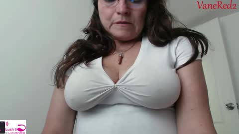 Snapshot of vanessared2 chatting on February 25, 7:49 pm Vanesared2 online show from February 25, 7:49 pm