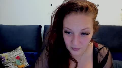 Snapshot of vanessasquirtt chatting on December 9, 5:29 am Vanessa online show from December 9, 5:29 am