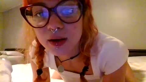 Snapshot of vanessavenus11 chatting on February 19, 12:03 am vanessa online show from February 19, 12:03 am