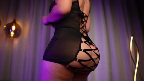 Snapshot of vaniaa_ chatting on January 6, 12:16 am Vania online show from January 6, 12:16 am