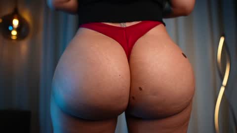 Snapshot of vaniaa_ chatting on January 13, 1:02 am Vania online show from January 13, 1:02 am