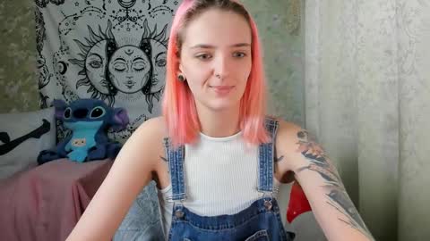 Snapshot of vanilla_arya chatting on December 28, 8:16 am Adelina online show from December 28, 8:16 am