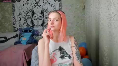 Snapshot of vanilla_arya chatting on December 26, 10:26 am Adelina online show from December 26, 10:26 am