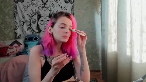 Snapshot of vanilla_arya chatting on February 25, 9:53 am Adelina online show from February 25, 9:53 am