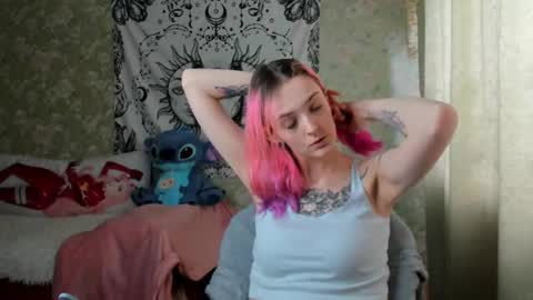 Snapshot of vanilla_arya chatting on March 10, 10:07 am Adelina online show from March 10, 10:07 am