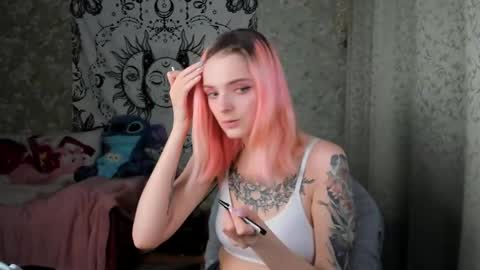 Snapshot of vanilla_arya chatting on February 10, 1:22 pm Adelina online show from February 10, 1:22 pm