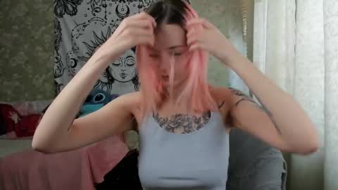 Snapshot of vanilla_arya chatting on February 17, 6:53 am Adelina online show from February 17, 6:53 am