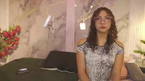 vanilla_hot_ online show from December 19, 7:42 pm