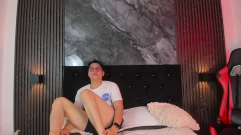 Snapshot of vanilla_hot_ chatting on February 7, 1:32 pm vanilla_hot_ online show from February 7, 1:32 pm