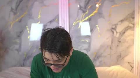 vanilla_hot_ online show from October 28, 1:45 pm