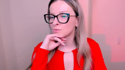 Mia online show from April 22, 5:09 pm