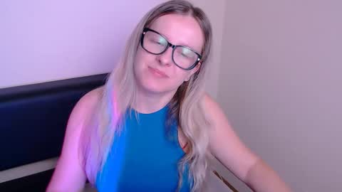 Mia online show from October 2, 6:34 am