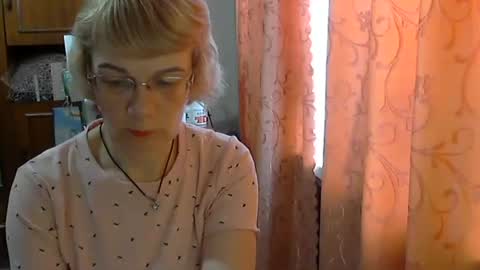 Vanillaxcreamy online show from March 1, 11:39 am