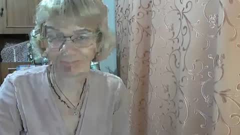 Vanillaxcreamy online show from December 21, 2:36 pm